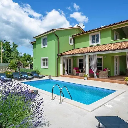 Villa Beautiful Poolside In *