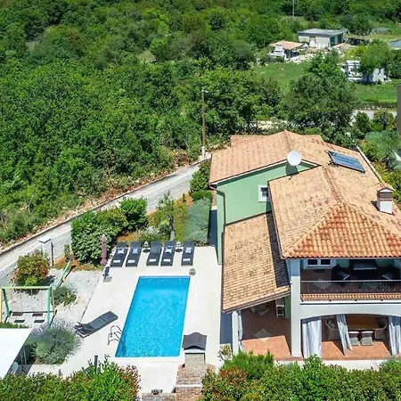 Villa Beautiful Poolside In *