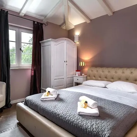 Villa Beautiful Poolside In *